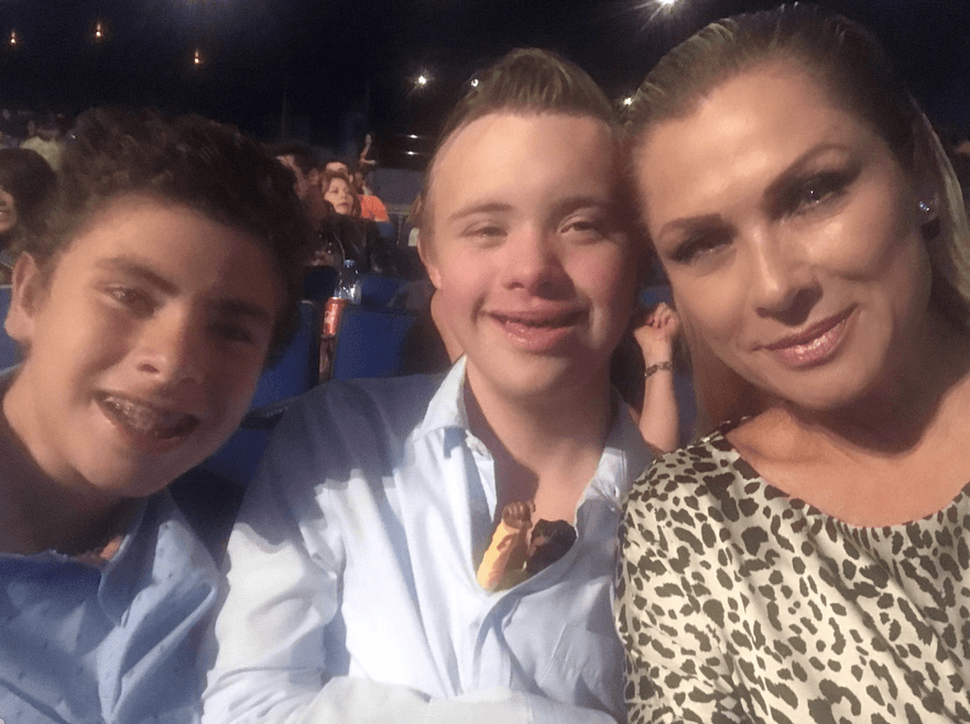 <b><a href="http://www.univision.com/temas/leticia-calderon">Leticia Calderón</a></b> y 
<b>Juan Collado </b>se conocieron en una reunión en 1997, un año después la actriz le pidió ayuda para divorciarse de su entonces esposo, Marco López, para después iniciar una relación con él que duró más de ocho años.