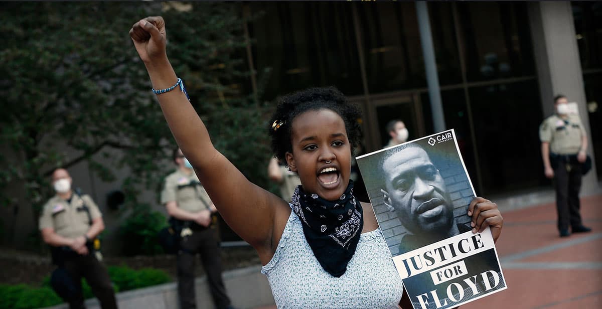 Familia de George Floyd alcanza acuerdo por $27 millones tras su muerte en custodia policial