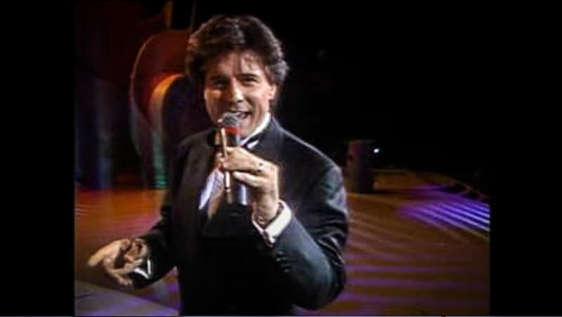 También sonó 'Yo daría lo que nunca di' en la voz de Rudy La Scala; músico, cantante, compositor y productor discográfico italo-venezolano.