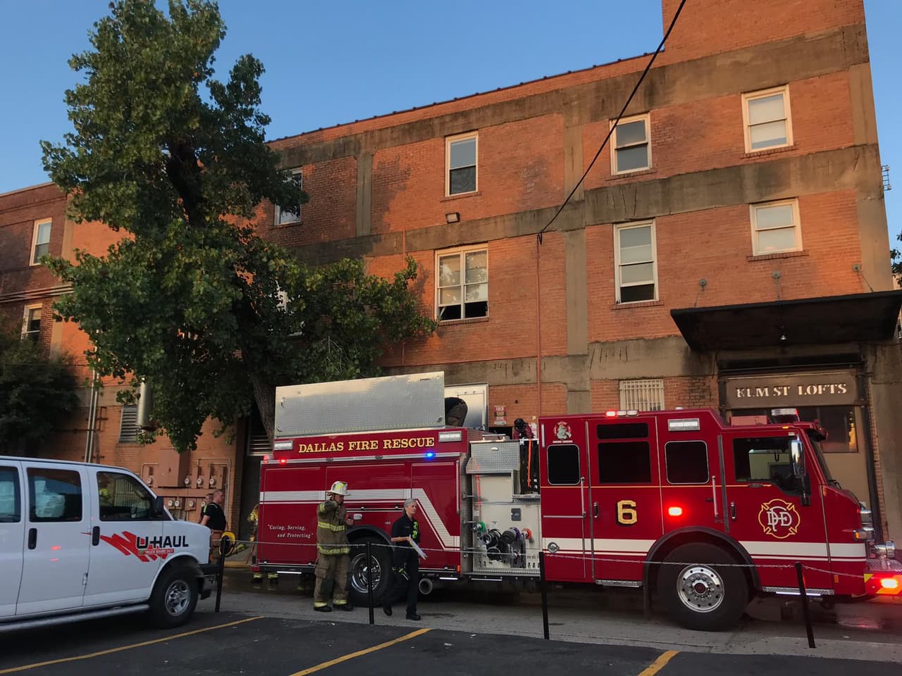 La pronta acción de los bomberos ayudó a que se combatiera el fuego a tiempo.