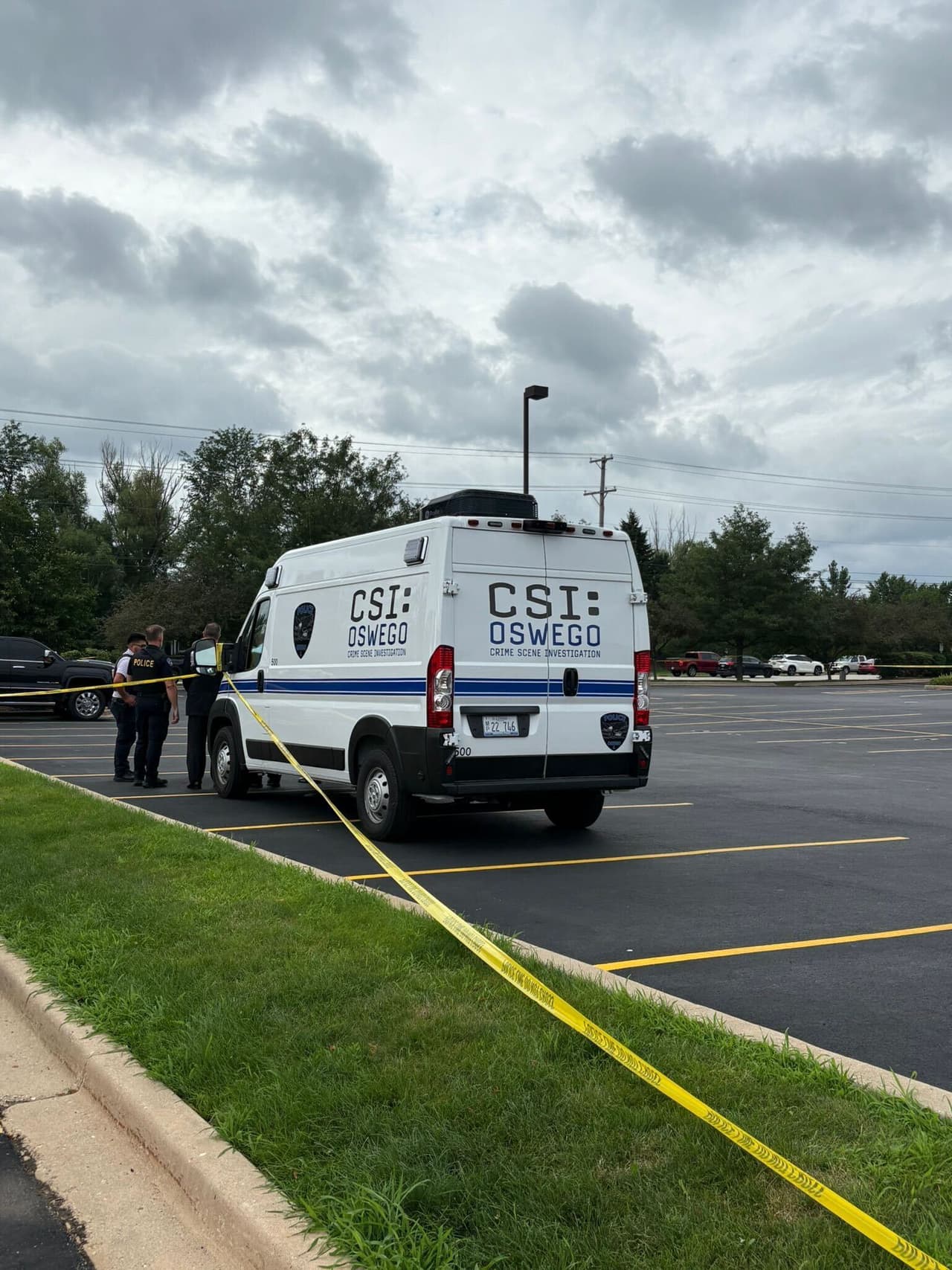 En tanto, en un comunicado de prensa,
<b>el restaurante Portillo’s expresó su profunda tristeza</b> por el trágico accidente ocurrido en su restaurante de Oswego, asegurando que
<b>su principal preocupación es la seguridad de los clientes y empleados. </b>Además, informaron que el r
<b>estaurante permanecerá cerrado</b> por el resto del día.