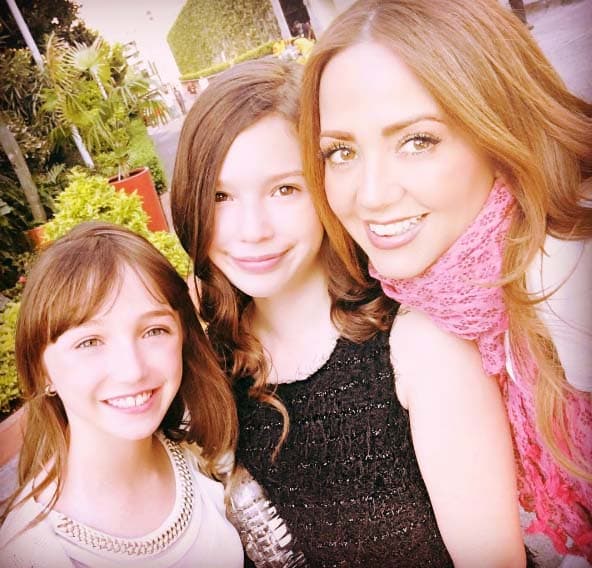 Mía y Nina son igual de hermosas que su mamá.