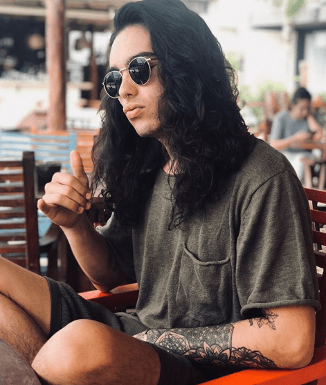 El hijo de Bárbara Mori y Sergio Mayer 
<b><a href="https://www.univision.com/famosos/sergio-mayer-mori-encontro-el-amor-nuevamente-en-una-modelo-mayor-que-el-fotos#b7af9b200000" target="_blank">tiene más de un año de relación</a></b> con su novia Raquel Chaves.