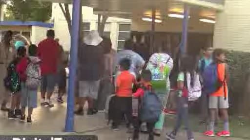 El regreso a clases en Austin ISD llega con cambios importantes al código de vestimenta