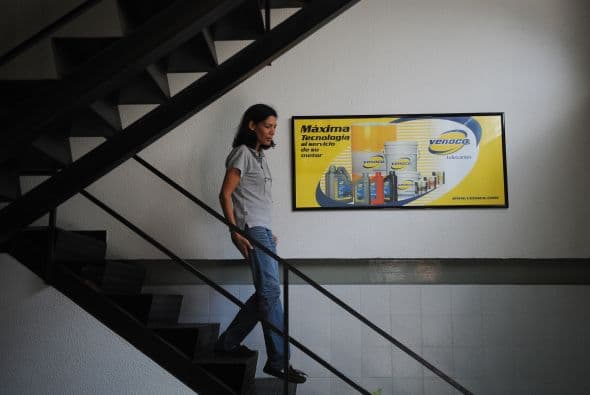 Chávez leyó un documento en virtud del cual "se autoriza la adquisición forzosa de los muebles e inmuebles, incluyendo bienhechurías, instalaciones, plantas, equipos industriales, de oficina y demás activos requeridos o necesarios para la actividad de producción, procesamiento, transporte y almacenamiento" de Venoco y todas sus compañías subsidiarias.