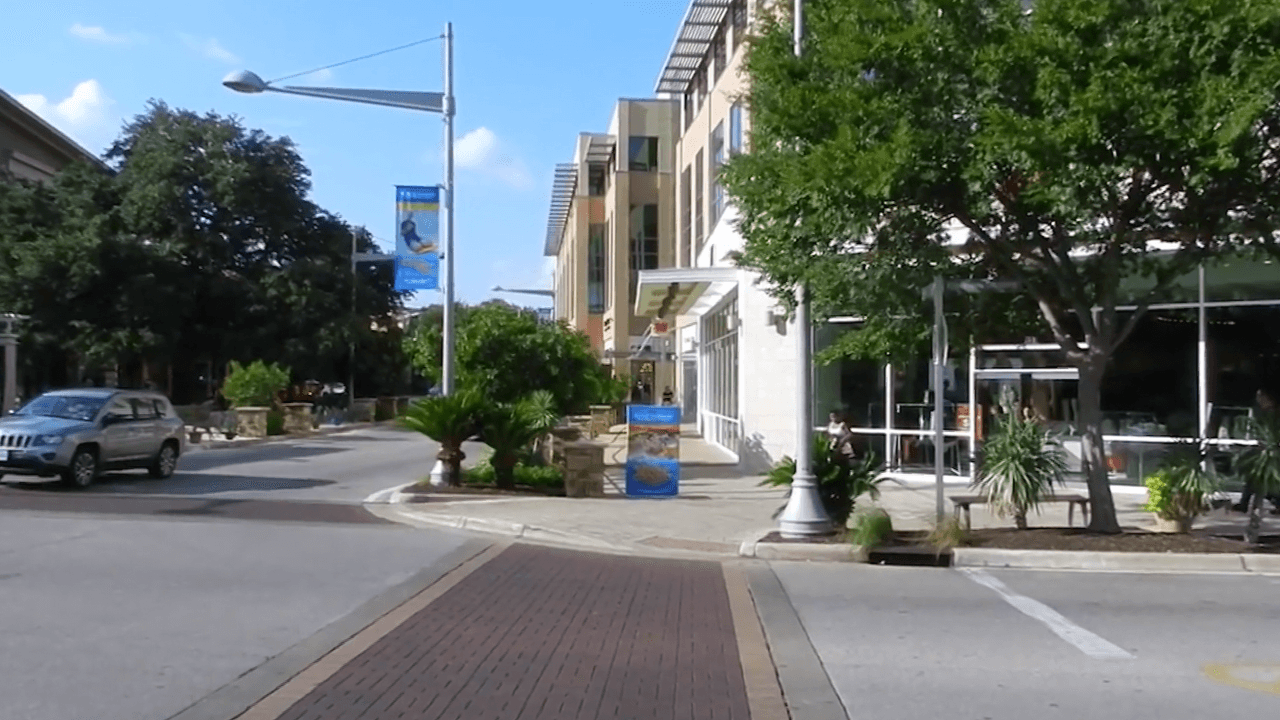 Policía identifica al sospechoso que presuntamente apuñaló a un hombre en The Domain