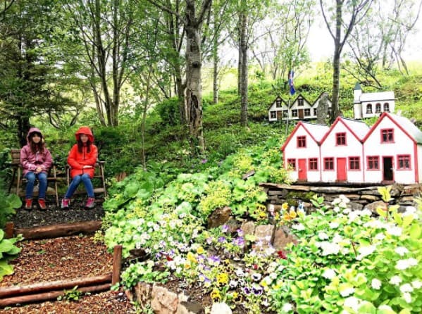 Desde la fascinante colección de piedras en miniatura de Petra, una de los mayores atractivos en Islandia.