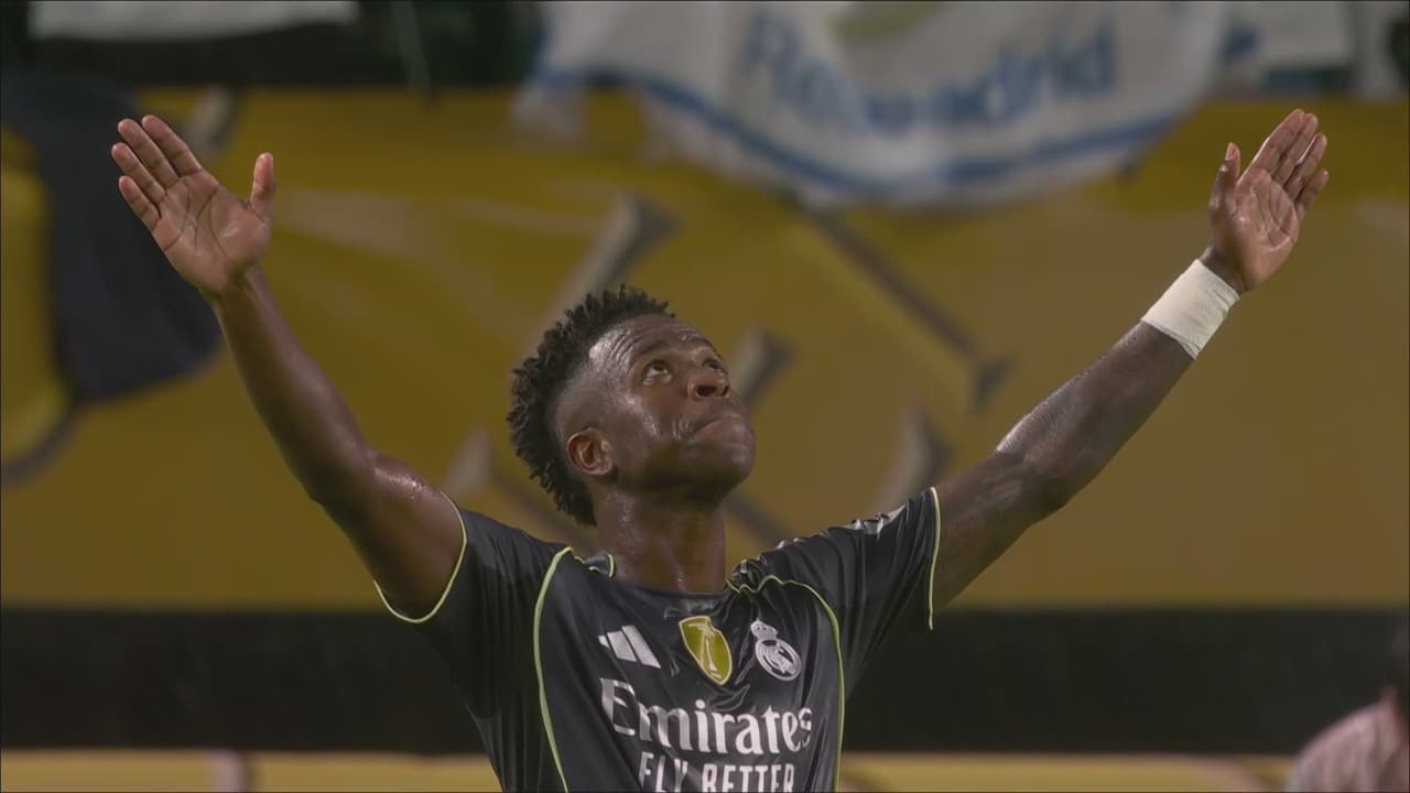 ¡Gol del Real Madrid! Vinicius se quita al defensa y mete un disparo imparable para el 0-1