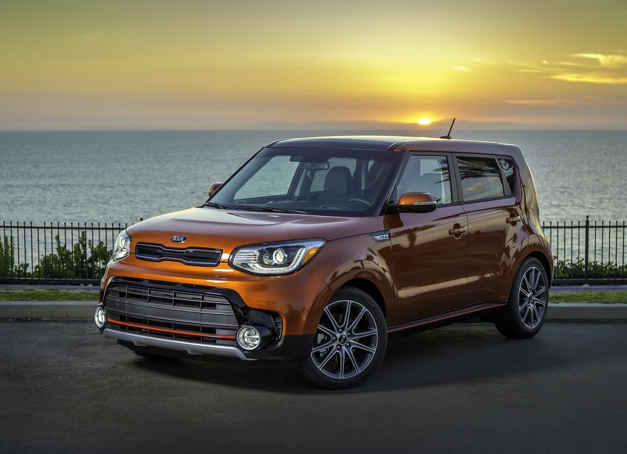 <h3 class="cms-H3-H3">15 – Kia Soul 2019</h3>
<br>
<br>Precio sugerido al consumidor: $16,490
<br>Pago inicial (20%): $3,298
<br>
<br>Pago mensual con crédito bueno: $267
<br>Pago mensual con crédito suficiente: $293
<br>