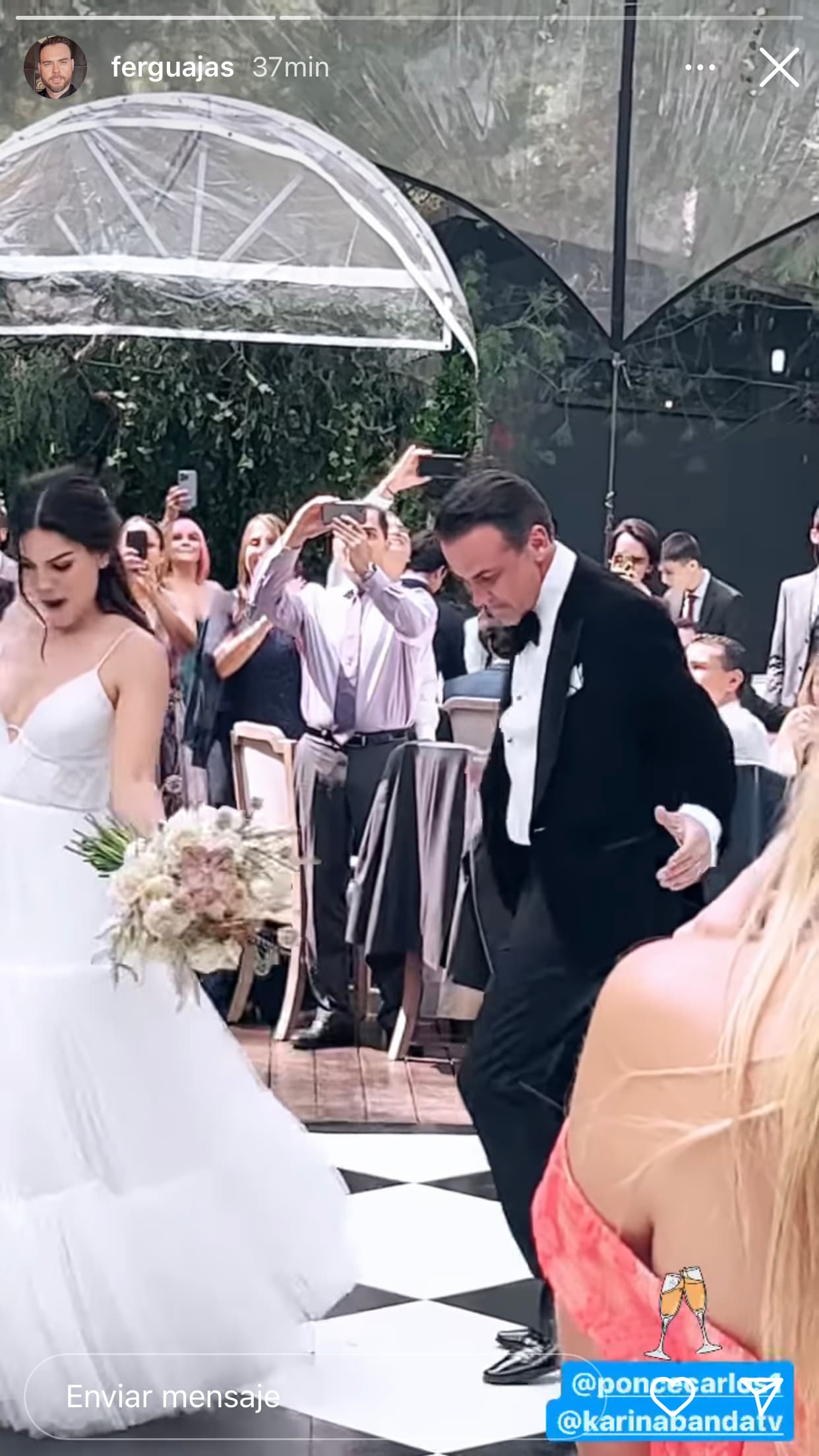 El primero tuvo que ver con una de las flores que lo componían.