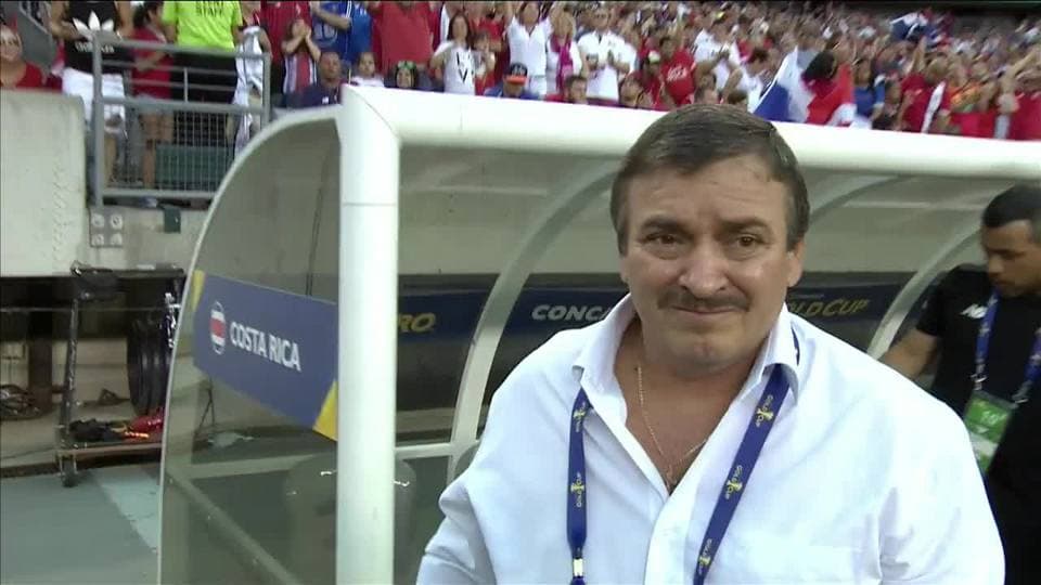 El árbitro da por termiandos los 90 minutos