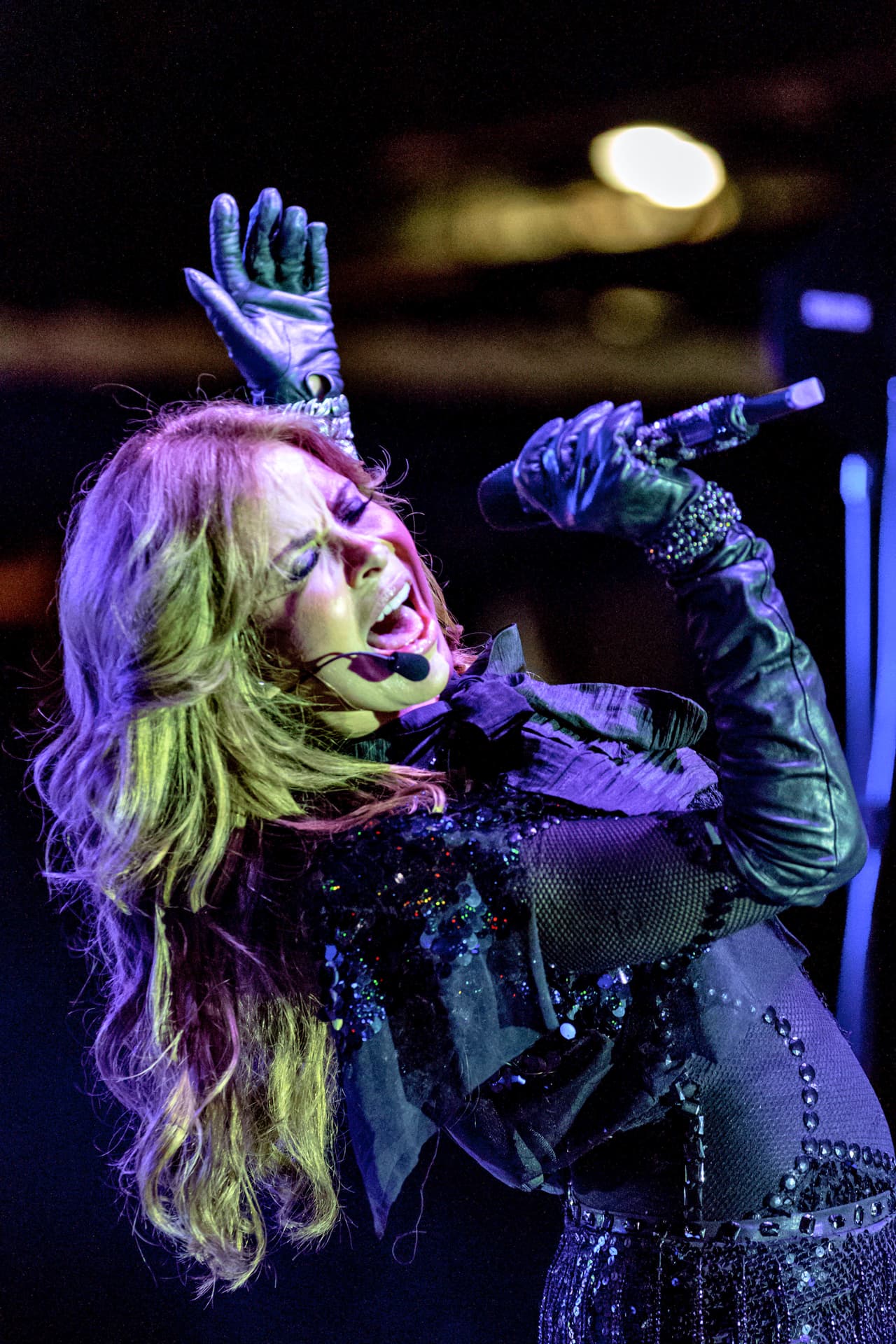 Cualquier cosa que se ponga es equiparable a la tremenda voz que se carga.