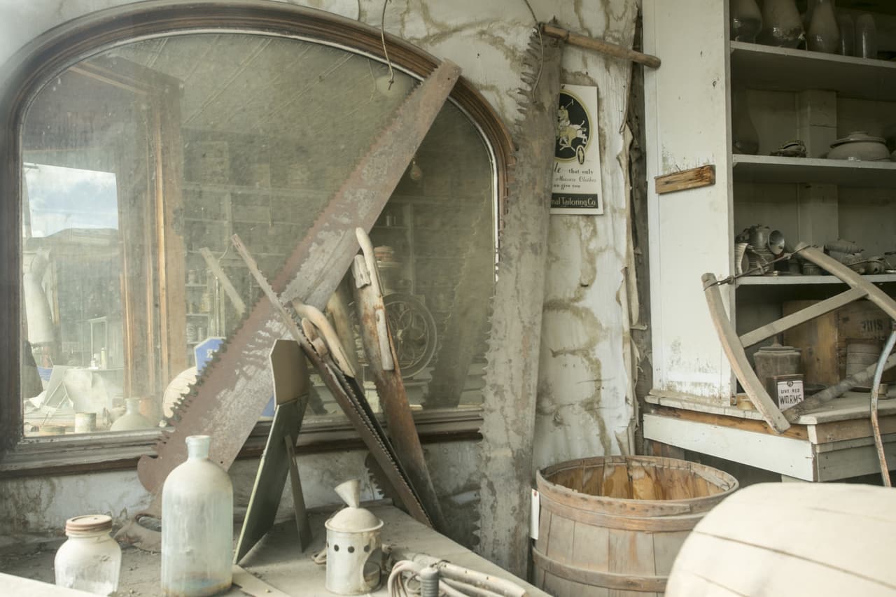 Iglesias a donde devotos asistían, salones donde la gente sonreía y tiendas donde compraban alimento: ahora todo está solo.