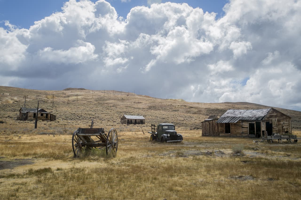 Los cielos alegres contrastan con el escalofrío que produce el lugar olvidado.