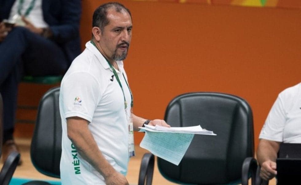 Entrenador de la selección de voleibol tiene coronavirus