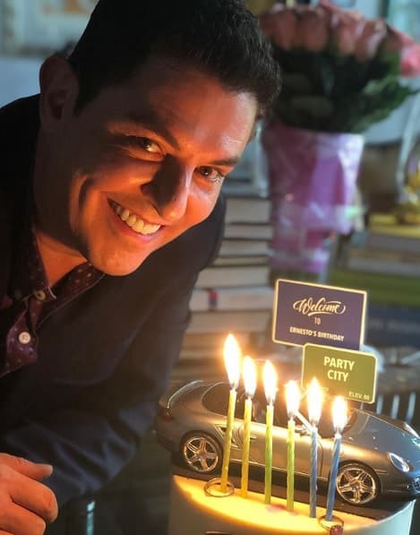 Ernesto Laguardia cuenta con 236 mil seguidores en 
<b><a href="https://www.instagram.com/ernestolaguardiaoficial/" target="_blank">Instagram</a></b>, 346 mil en 
<b><a href="https://twitter.com/E_Laguardia" target="_blank">Twitter</a></b> y 146 mil en 
<b><a href="https://www.facebook.com/ernesto.laguardia.actor/" target="_blank">Facebook</a></b>. Sus fans no surgieron de la noche a la mañana, sino que llevan siguiéndolo durante las más de 4 décadas que ha dedicado a la actuación.