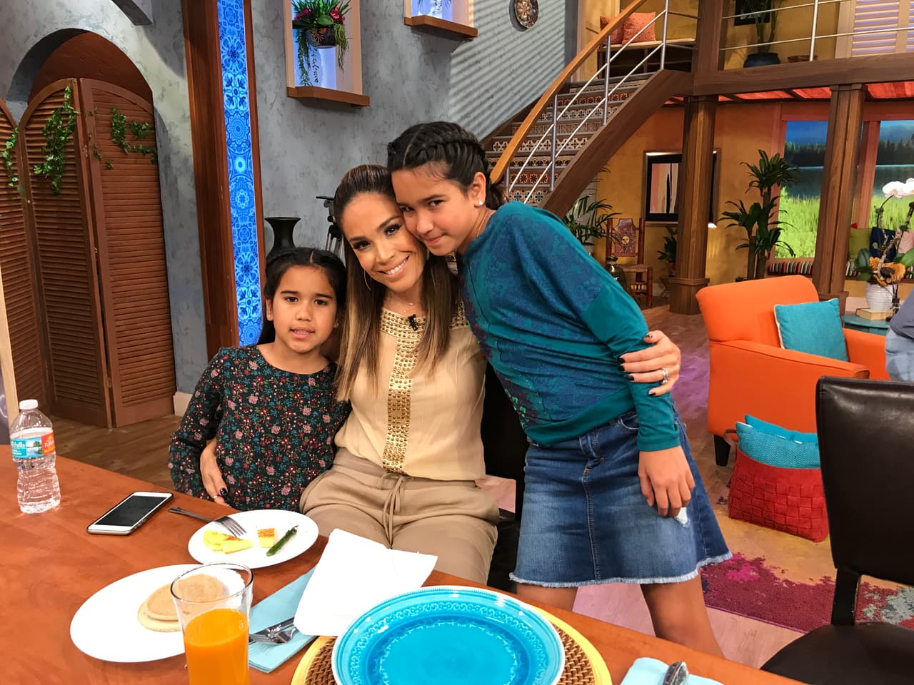 Karla estuvo feliz de poder compartir esta mañana con sus dos grandes amores.