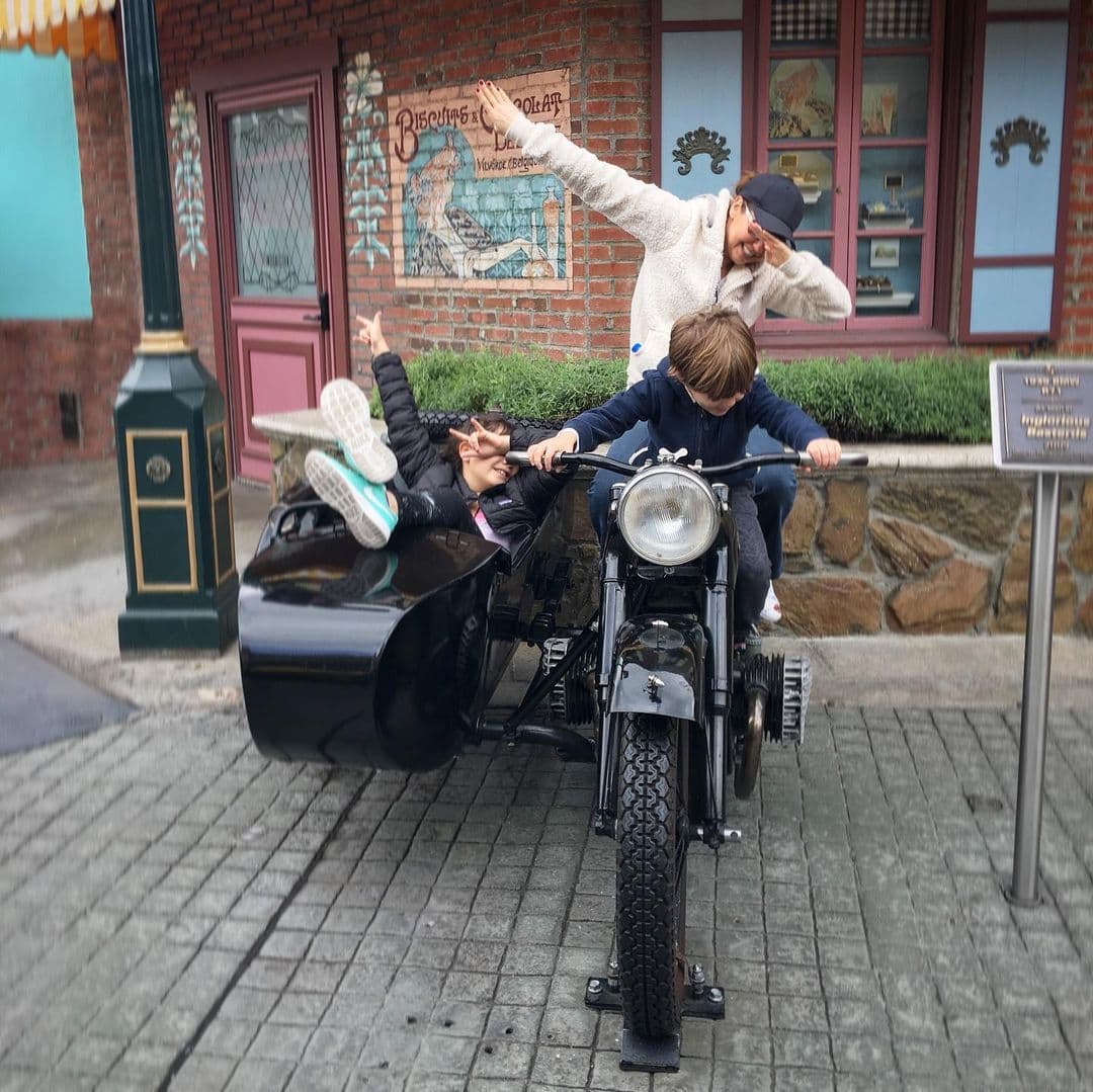 Las intérprete de 'María la del Barrio' sabe como divertirse con Sabrina y Matthew, de 9 años, y quiso mostrar algunos de los momentos más relajados que ha pasado con su primogénita.