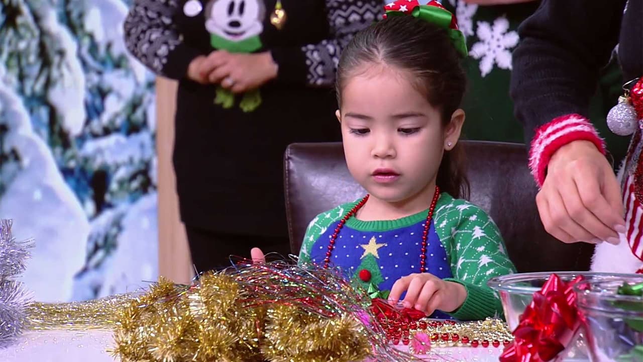 Otra de sus apariciones a lo largo del programa fue en el concurso de los 'Uggly Sweaters', obviamente como integrante del equipo de su mamá.