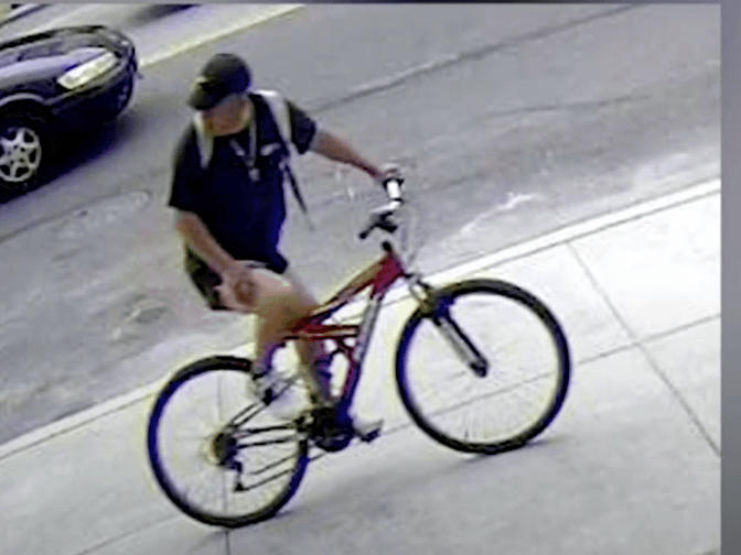 Este hombre es buscado por las autoridades por mostrar sus genitales a menores de edad.