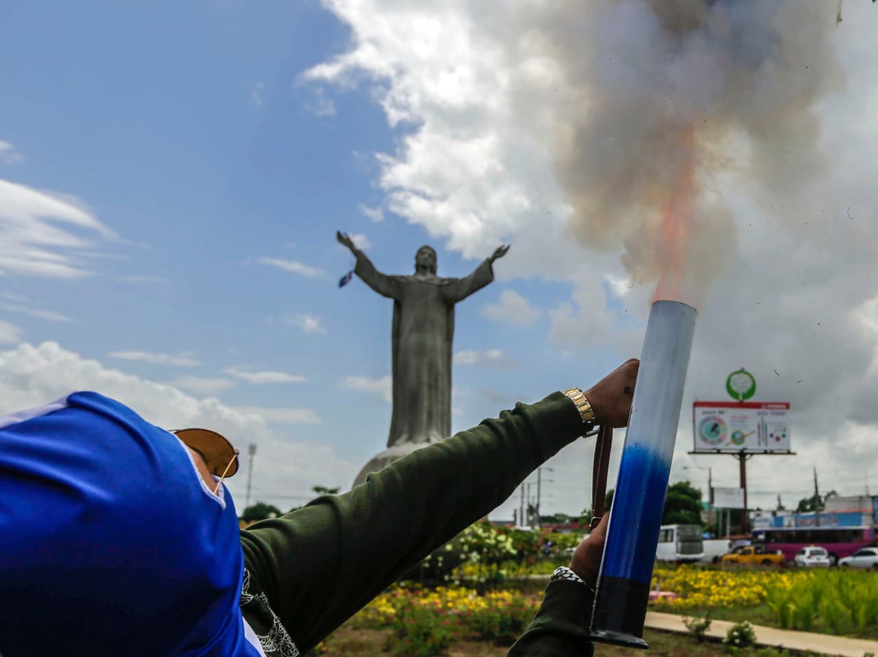 La jornada de reivindicación, que se desarrolló de manera pacífica y no fue reprimida, se produce cuando los muertos por esta crisis ya superan los 300. El pasado domingo, una operación del gobierno para levantar los bloqueos de caminos se saldó con casi 30 muertos.