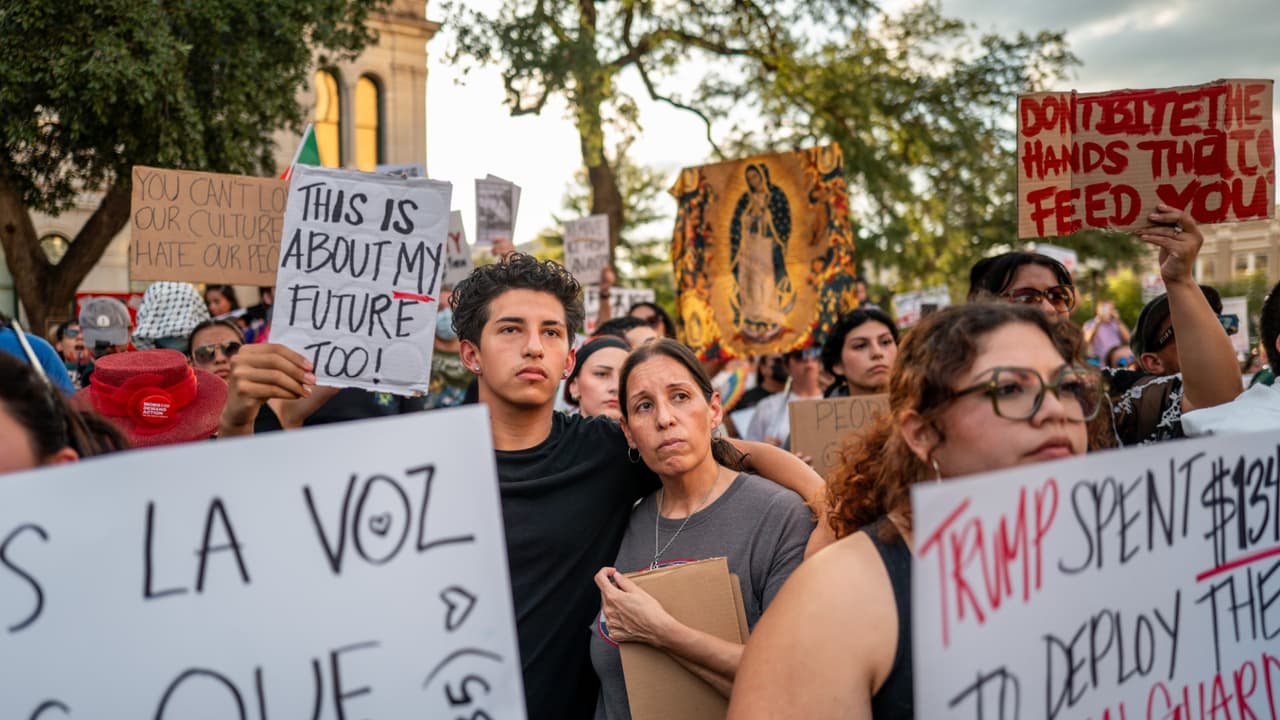 Ante presencia de ICE, hispanos tienen miedo de salir a festejar las fiestas patrias
