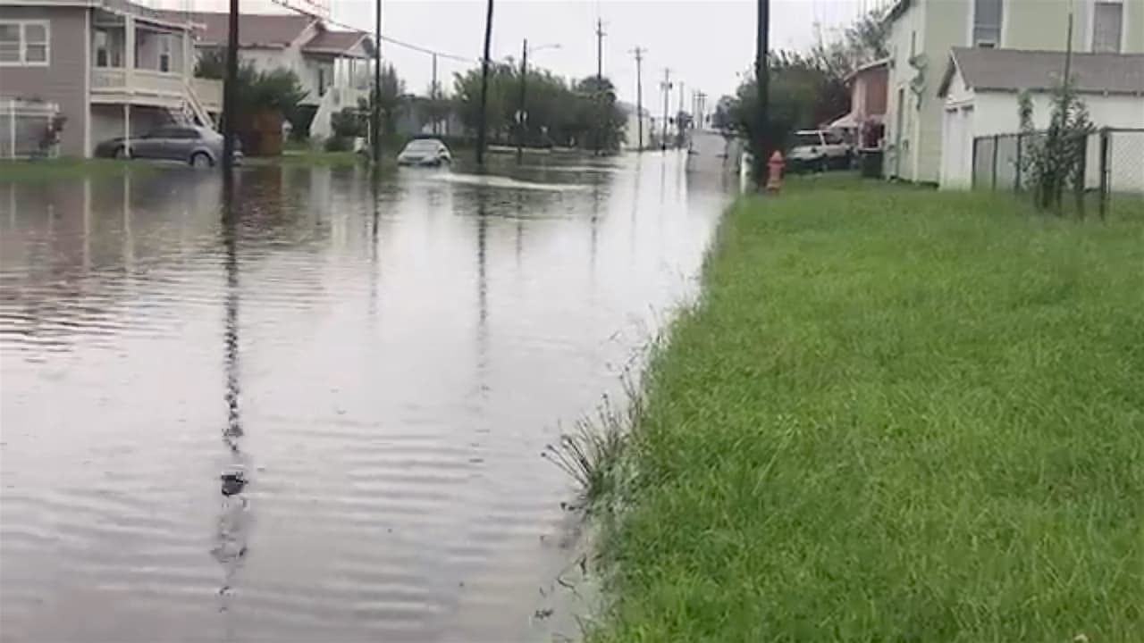 Está activo un aviso por inundación repentina para partes de los condados Galveston y Chambers