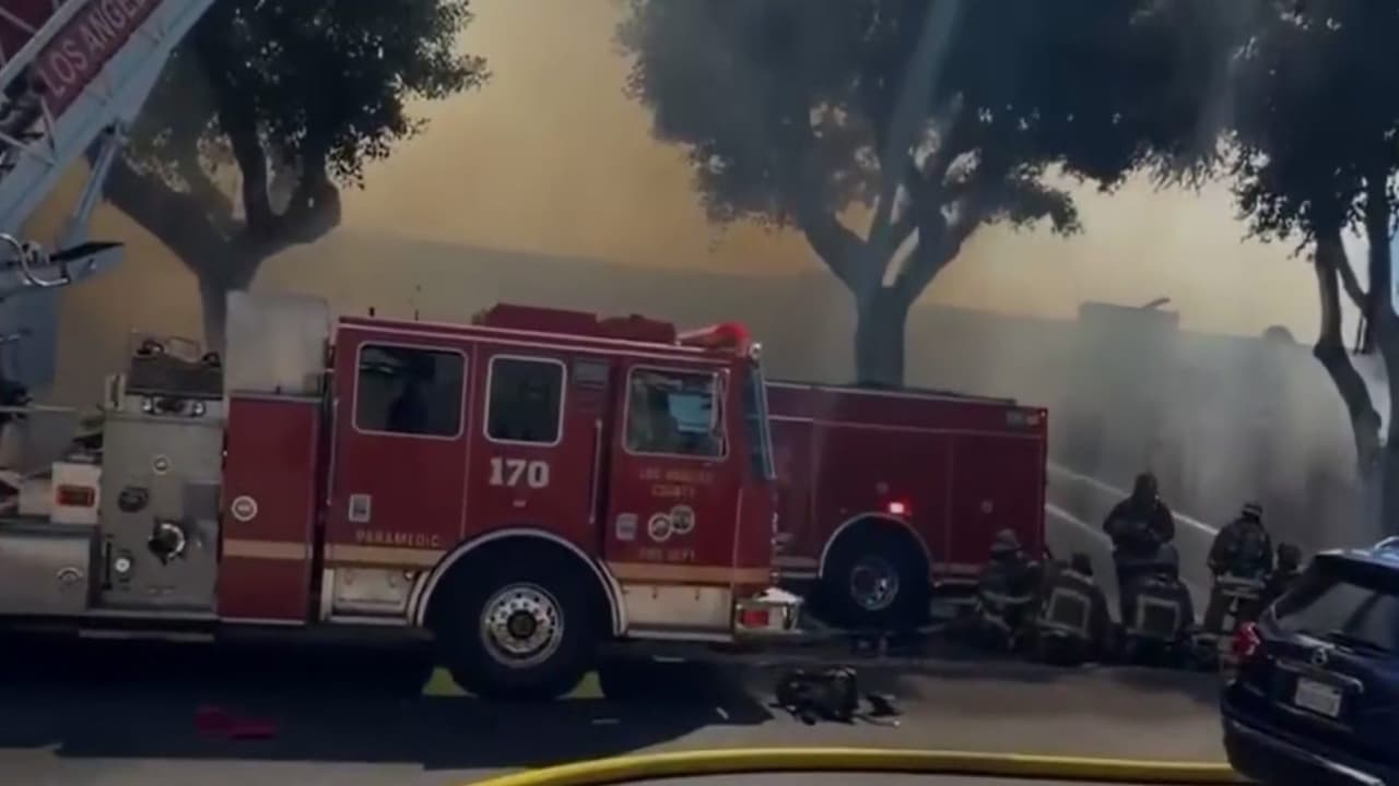 Incendio en Inglewood destruye nueve unidades y deja a familias y comerciantes sin patrimonio