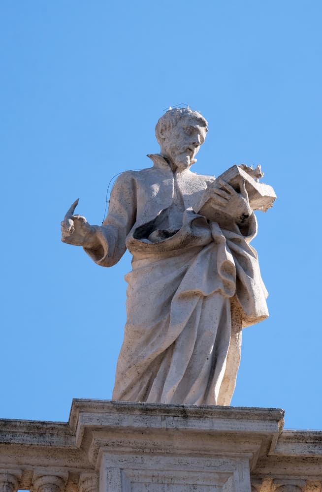 La historia de San Cayetano se remonta al siglo XV en Italia. El pequeño nació en 1480 en Vicenza, un pueblo muy cerca de Venecia. Su familia era muy adinerada, pero él se caracterizó a lo largo de su vida por donar no sólo su dinero sino todos sus bienes a los más necesitados.