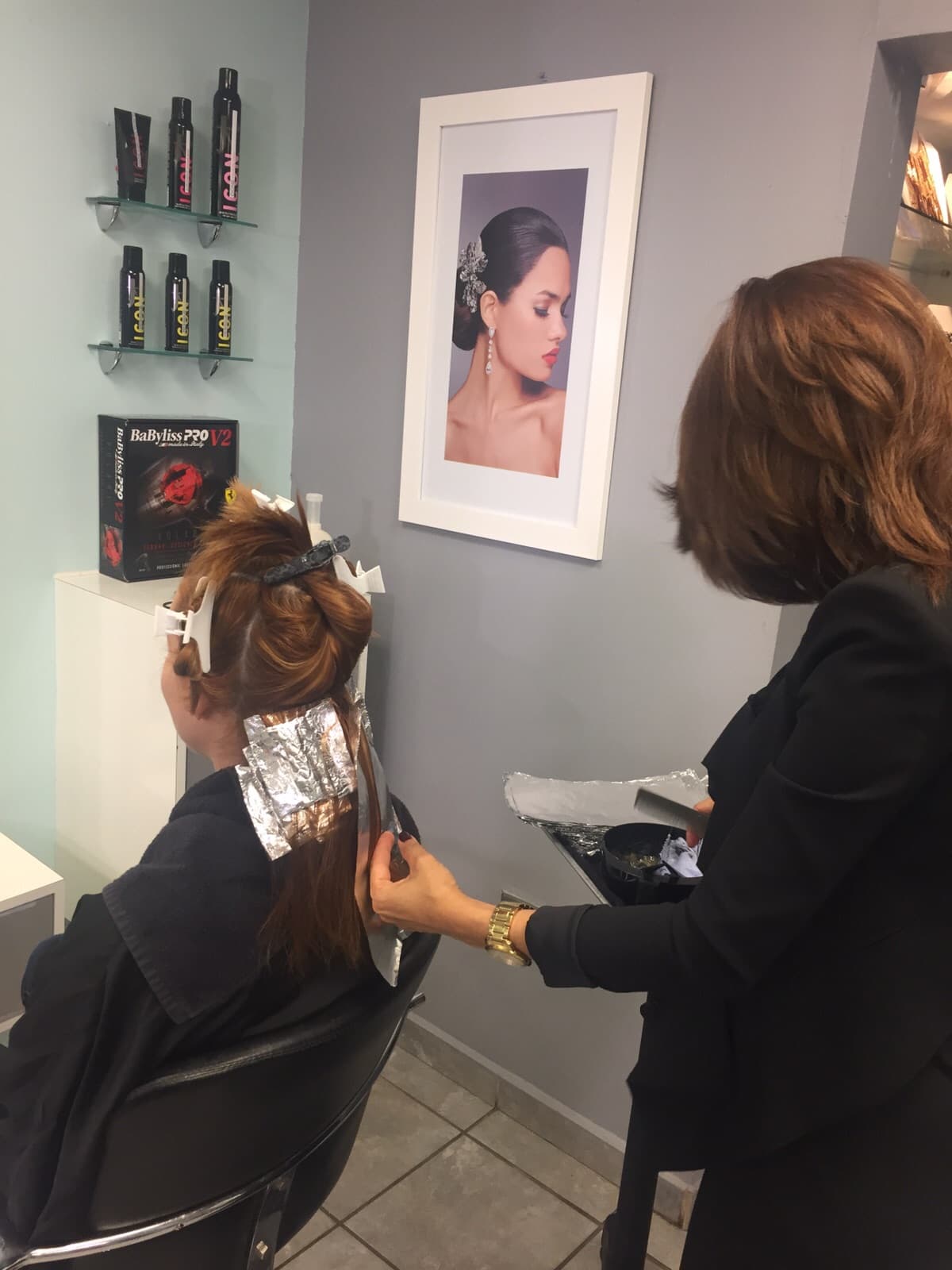 Se cambió el corte y el color de su cabellera.