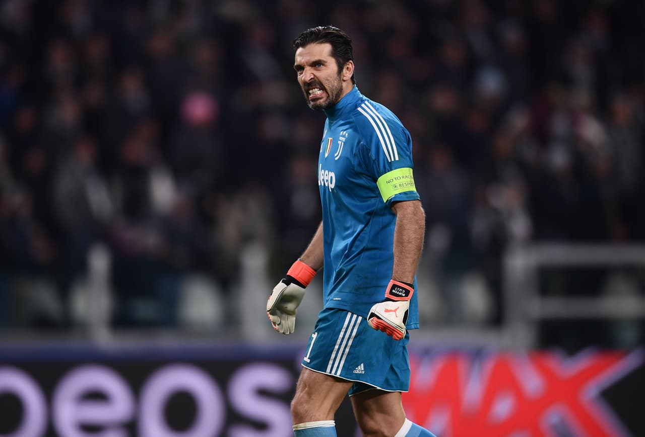 El arquero Gianluigi Buffon fue protagonista al evitar que le anotaran en un par de ocasiones que tuvo Tottenham. De a poco se hizo figura en el primer tiempo.