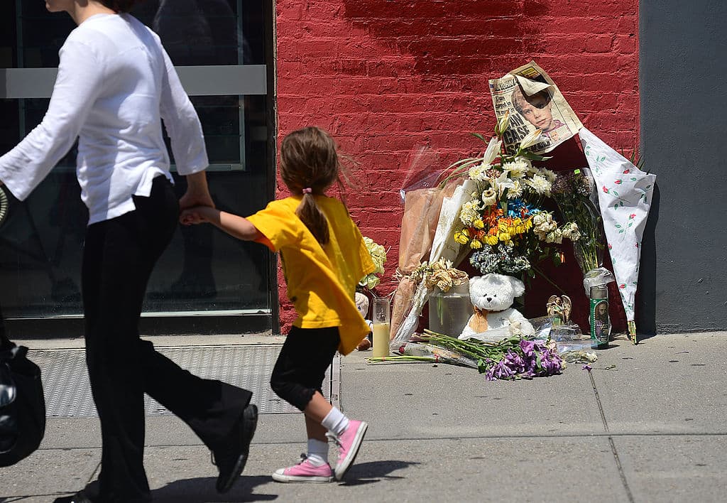 Hernández, quien trabajaba en una bodega en el barrio de Patz, fue arrestado en 2012 tras una investigación que duró décadas. La fiscalía basó su caso principalmente en 
<b>confesiones donde Hernández describió haber atraído al niño al sótano de la tienda, estrangularlo y abandonar su cuerpo en un callejón.</b>