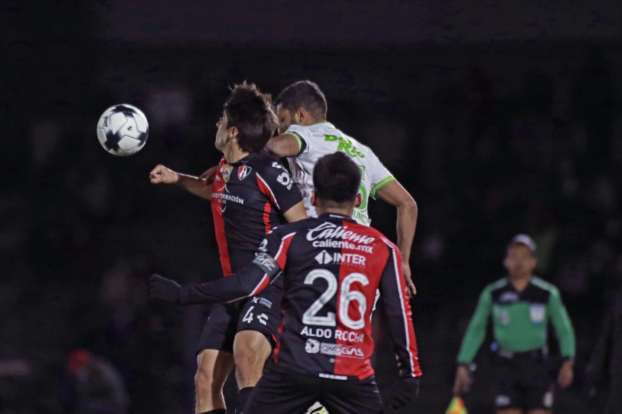 Gracias a los goles de Furch y Quiñones, Atlas le pega a unos alicaídos Bravos de Juárez que ya suman 5 partidos sin conocer la victoria y que ponen al Tuca en la ‘cuerda floja’.