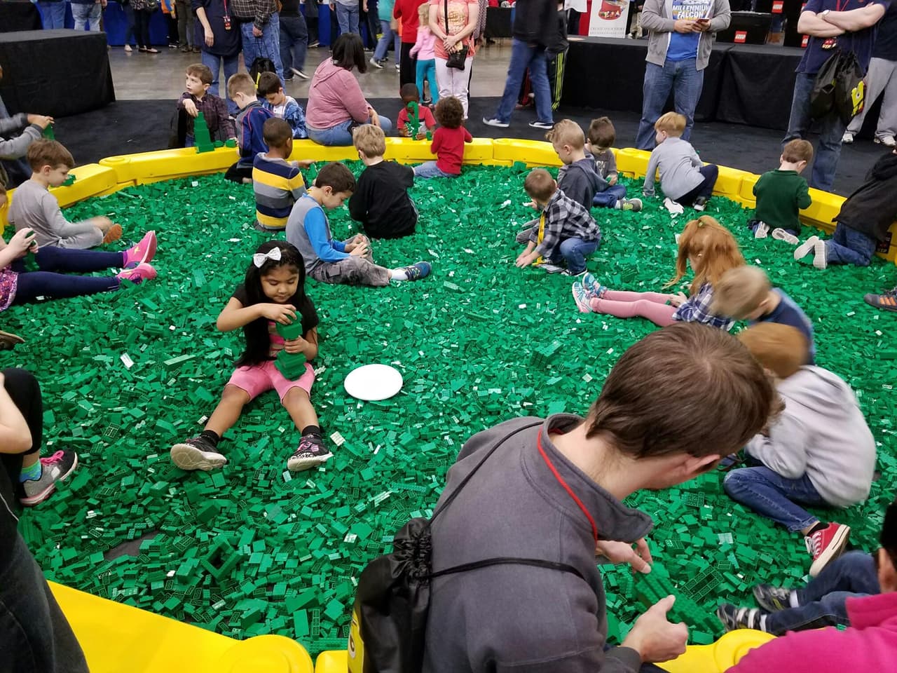 El Brick Fest Live permite a los visitantes ser creativos y sumergirse en un mundo de su propia creación, según sus organizadores.