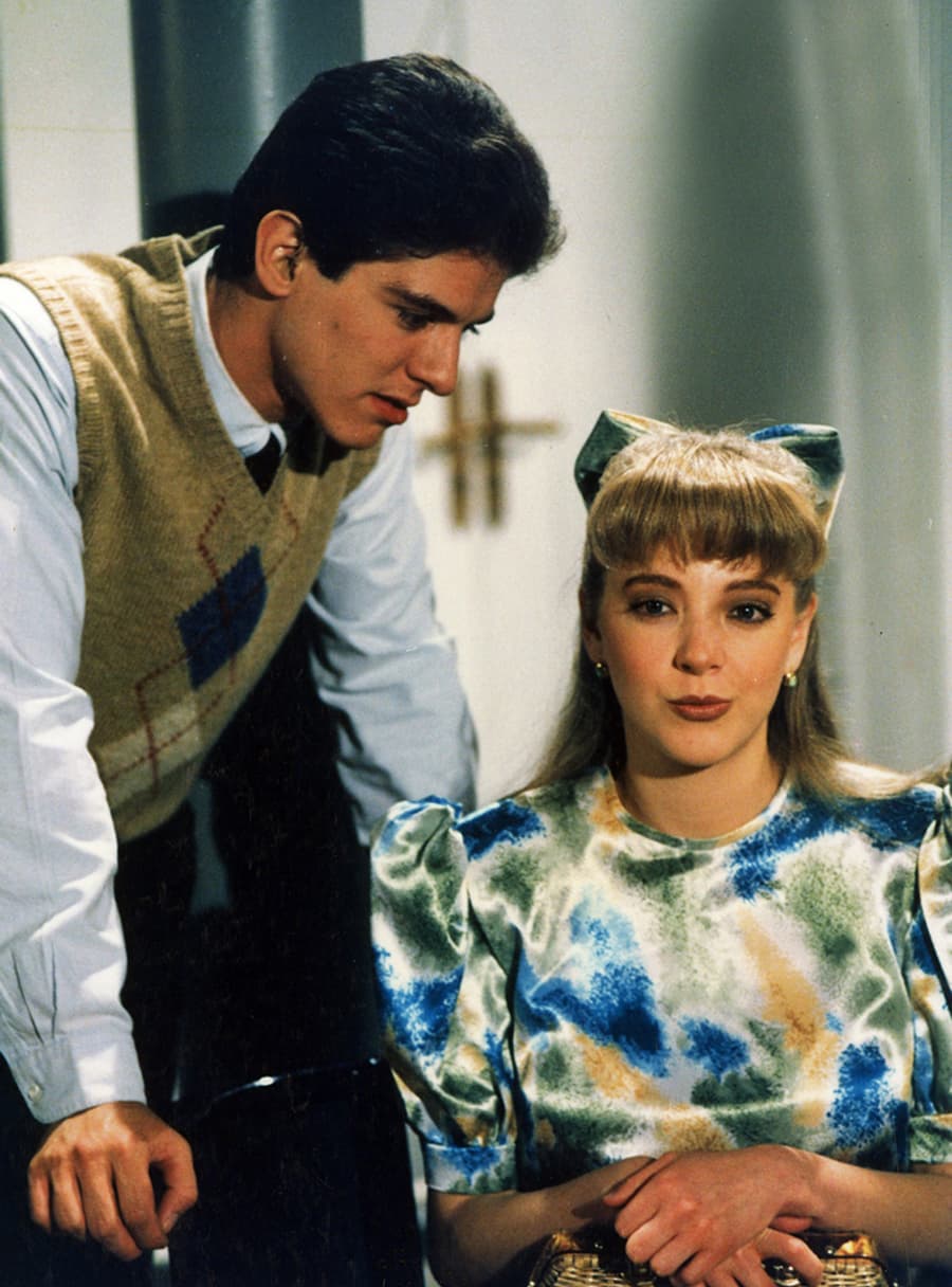 Laguardia fue considerado uno de los galanes de moda en las décadas de 1980 y 1990. En 1989 compartió créditos con la fallecida actriz Edith González en el melodrama 'Flor y canela'.