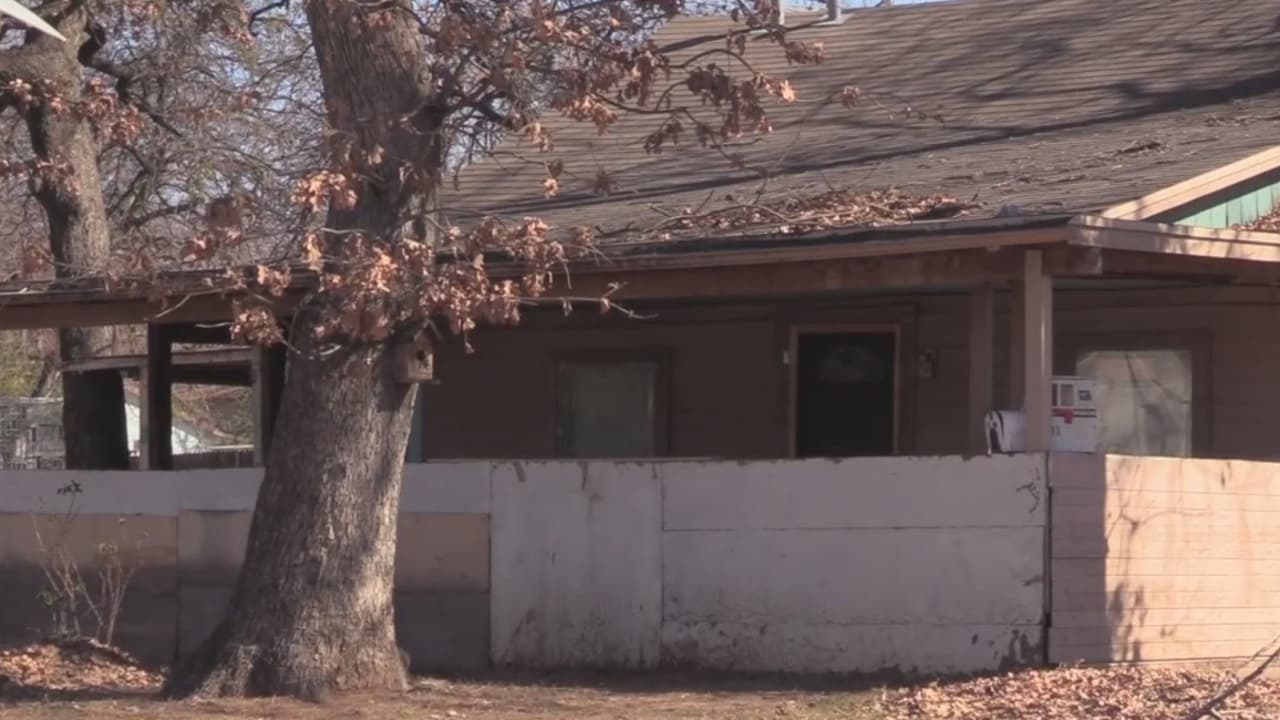 Niño de 3 años muere baleado en una casa del norte de Texas 