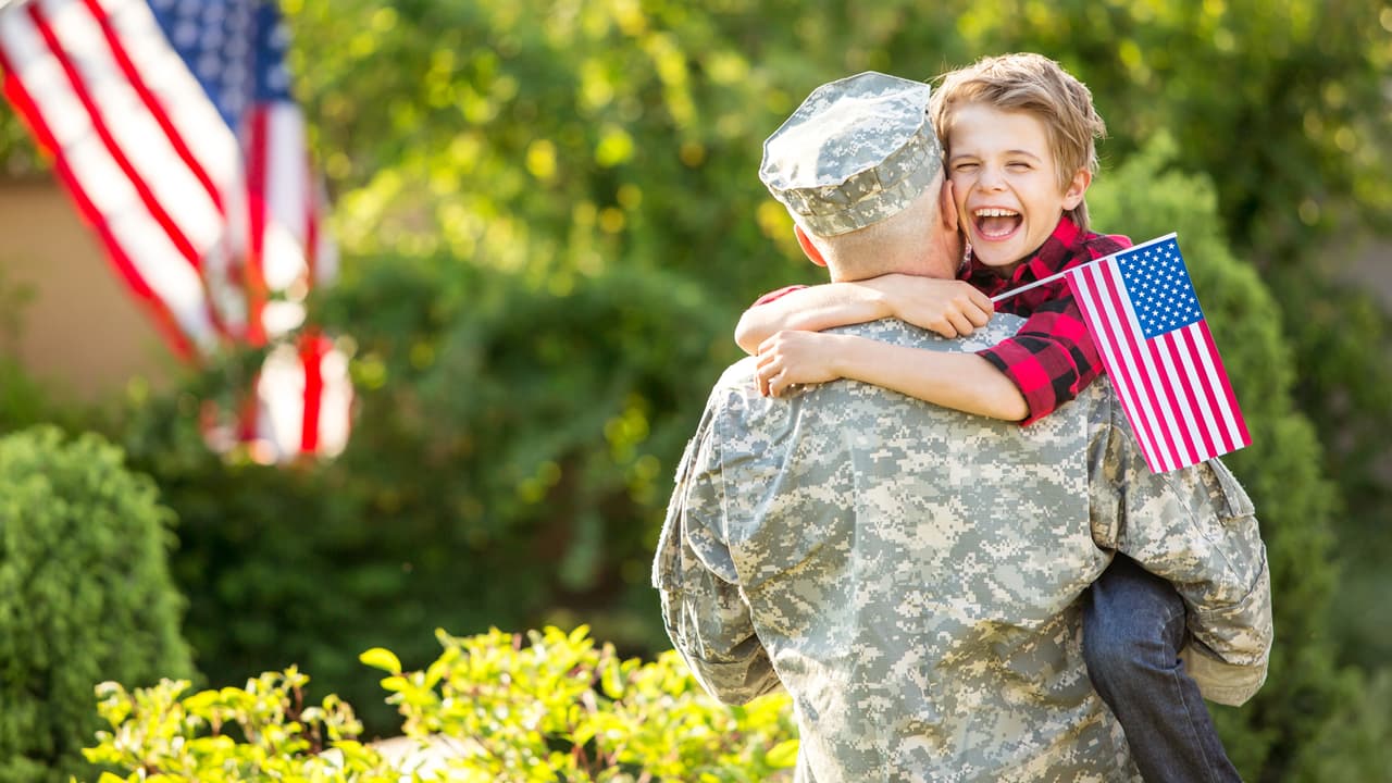 Ofertas y descuentos para honrar a los veteranos en su día (y lo que viene para Acción de Gracias)