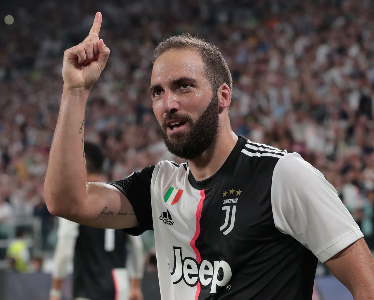 Juventus venció 4-3 a Napoli pero Hirving Lozano debutó con gol en el conjunto Partenopei. El mexicano aprovechó una buena asistencia de Zielinski y provocó la falta del tercer gol de su equipo.