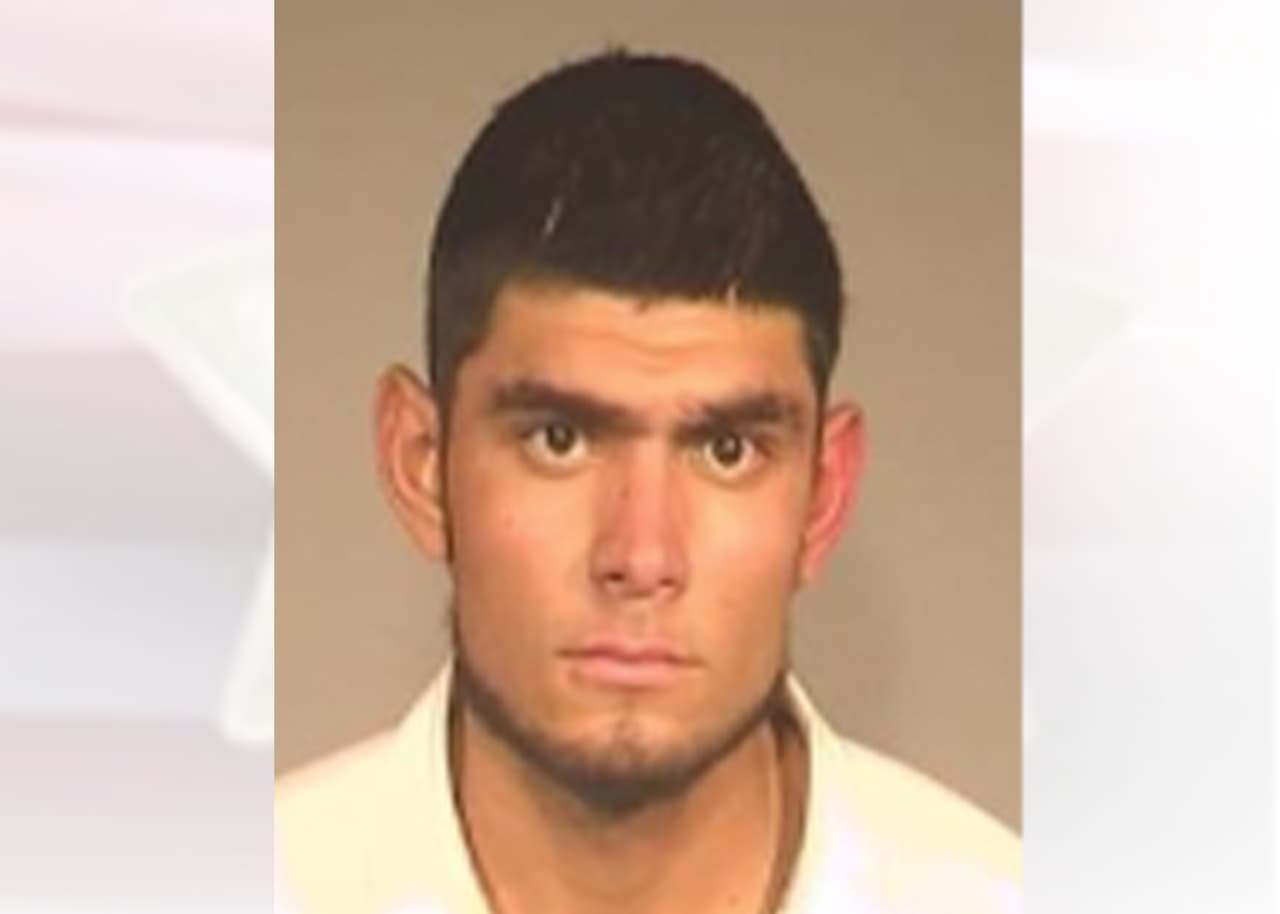 Nombre: Jaciel Jiménez
<br>Fecha de Nacimiento: 11/17/1999
<br>Orden de arresto: #20001335