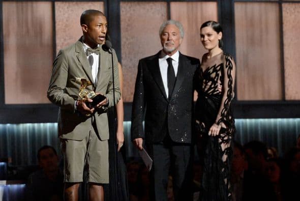 Jessie J y Tom Lee le entregaron el premio de Mejor Interpretación Pop.