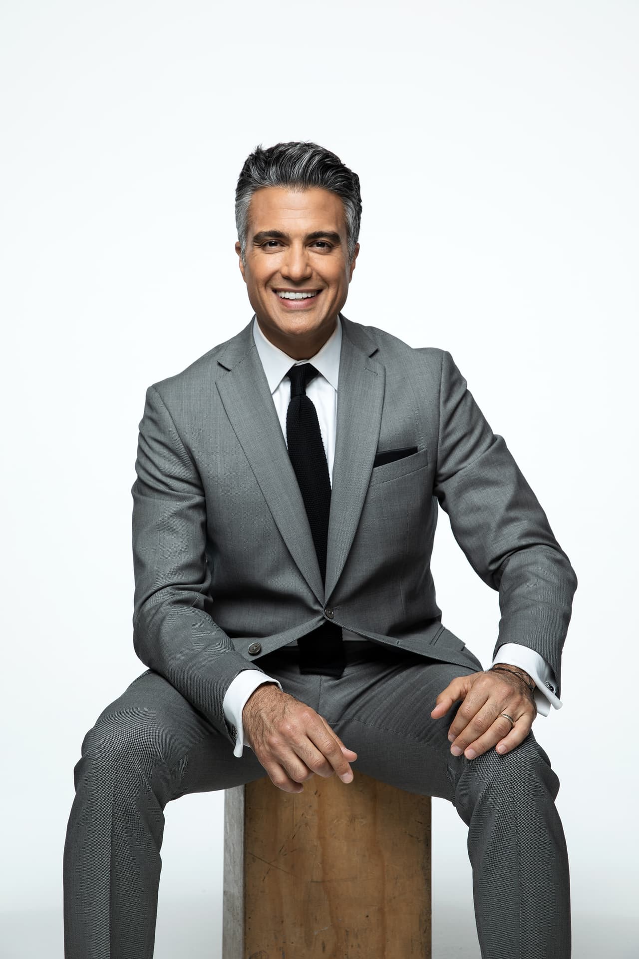 Jaime Camil tomará una vez más el micrófono de la ceremonia que se llevará a cabo el 20 de febrero. Su carisma lo coloca como uno de los conductores, y por supuesto actores, favoritos del público latino.