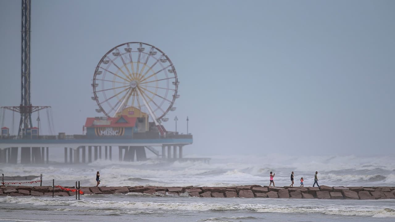 Qué estará abierto y qué estará cerrado en la ciudad de Galveston ante la llegada de la tormenta invernal 