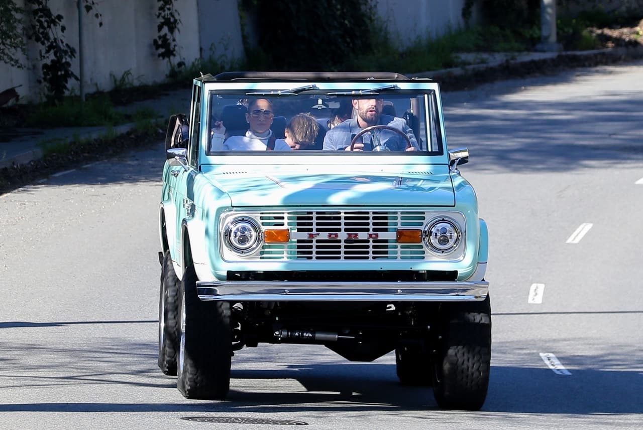"Va muy, muy bien, es increíble, 
<b>tenemos cinco hermosos</b>, hermosos niños, bendiciones", dijo a Extra sobre los niños.
<br>
