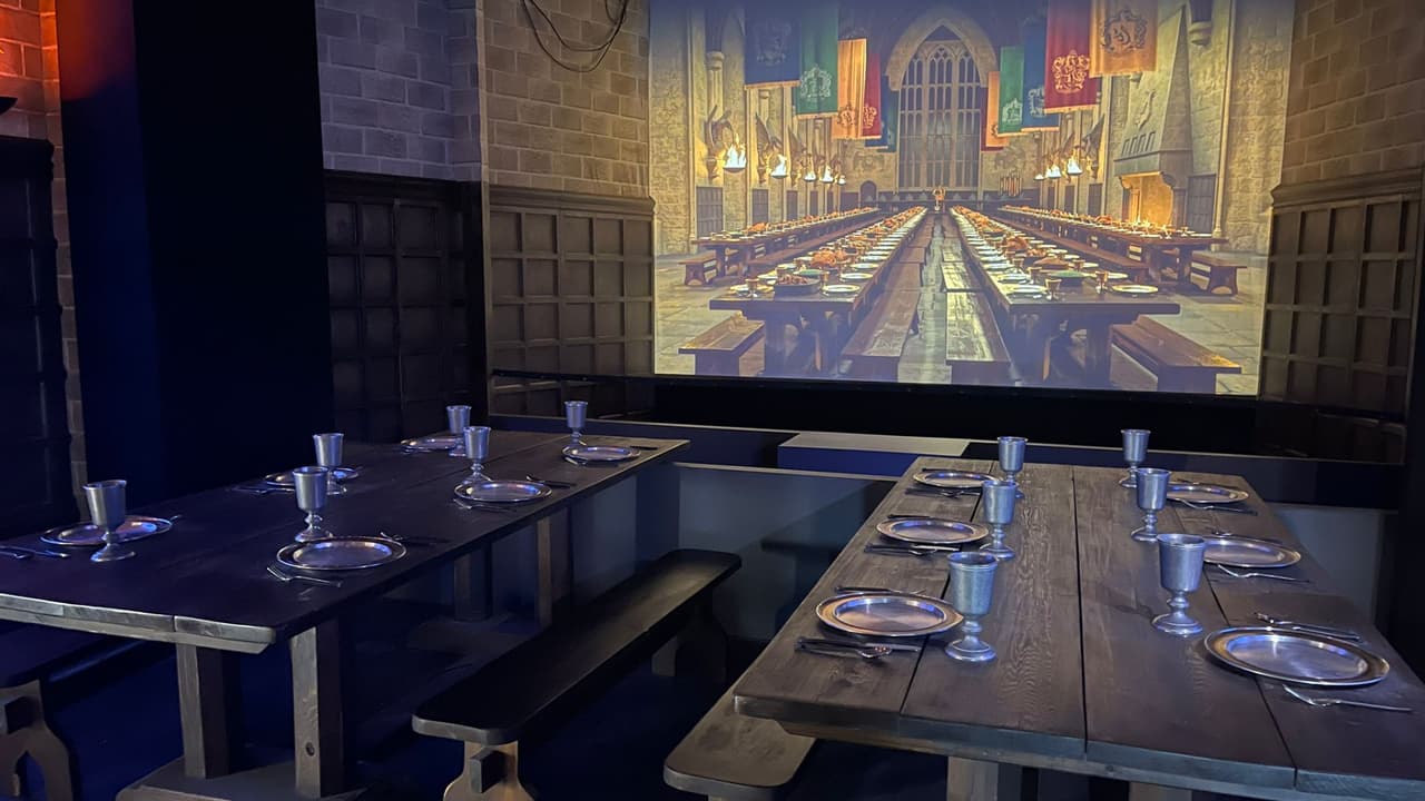 Durante la experiencia interactiva, podrás elegir un "Patronus", lanzar hechizos, preparar pociones al mejor estilo de "Príncipe Mestizo" o probar tus habilidades para el fantástico juego de "Quidditch".