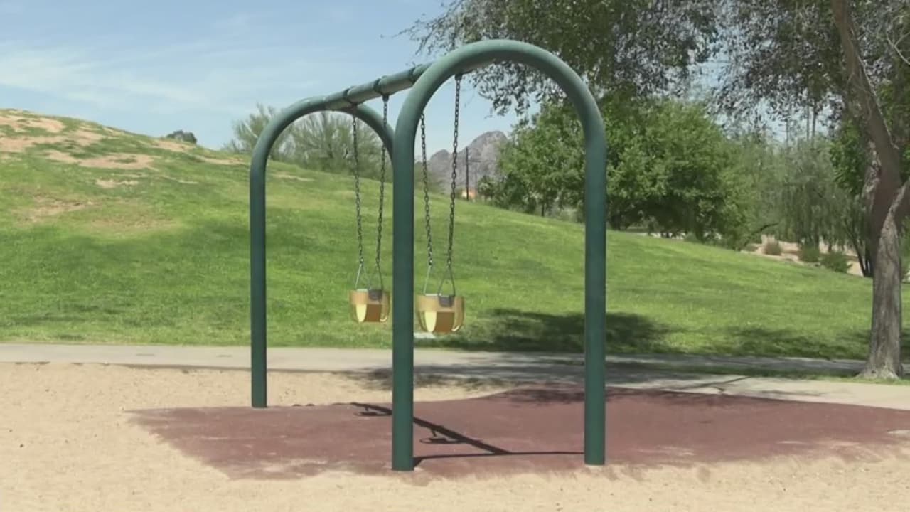 Durante esta época de calor es común que las personas se quemen al caer en el asfalto o los menores en áreas de juego, por lo que médicos dan consejos de prevención.
<br>