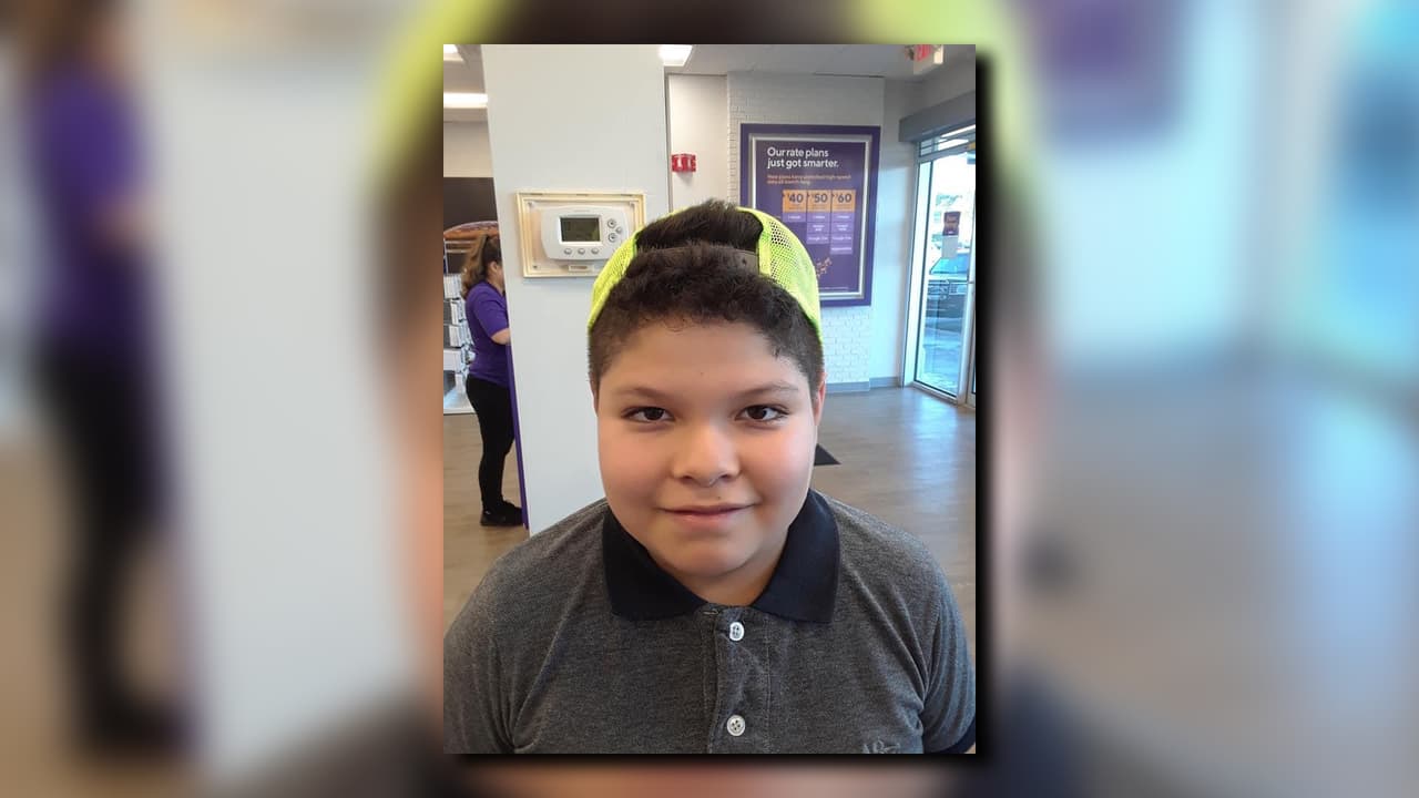 Brayan Zavala murió a tiros mientras ayudaba a su padre a arreglar una cortadora de césped, en un complejo de casas móviles en Willow Lane en Riverdale. Según su familia alguien llegó, le disparó y huyó del lugar.