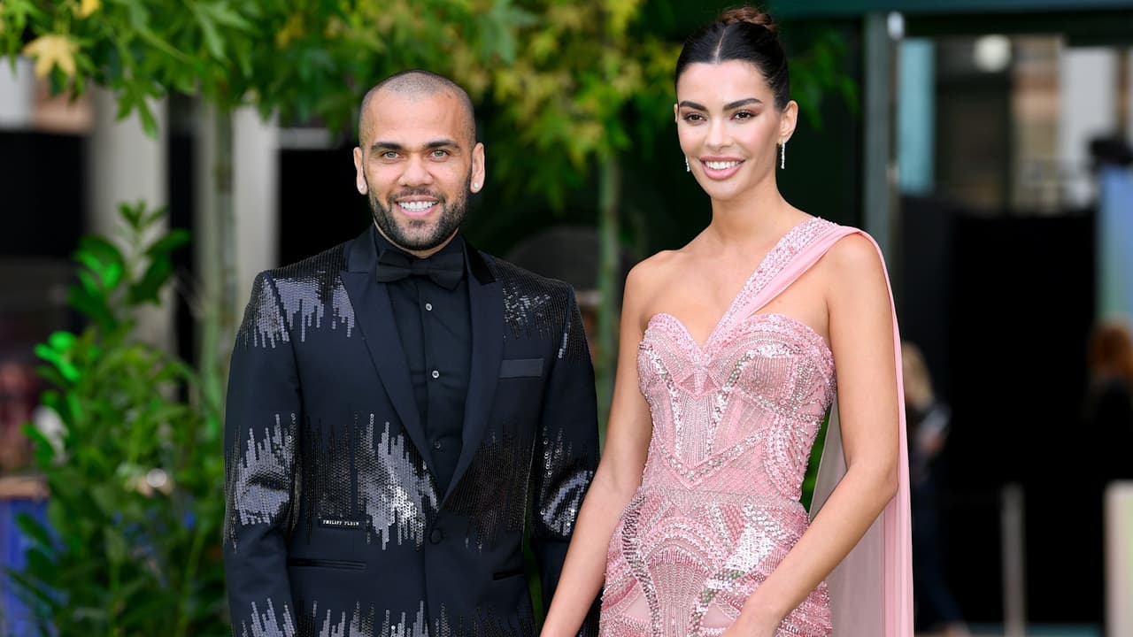 Joana Sanz publica foto con Dani Alves tras salir de prisión... ¿volvieron?