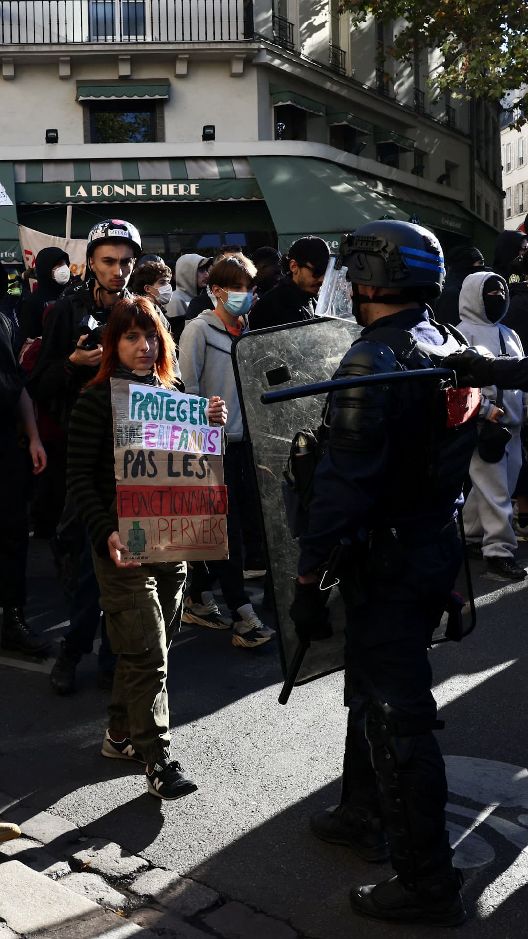Así amanecío París tras las manifestaciones en Francia