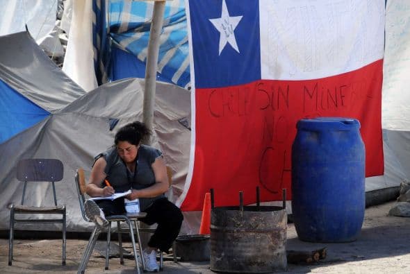 Chile está de fiesta por los próximos festejos de su Bicentenario, pero también por la esperanzadora noticia del pronto rescate de los mineros atrapados desde hace 43 días.