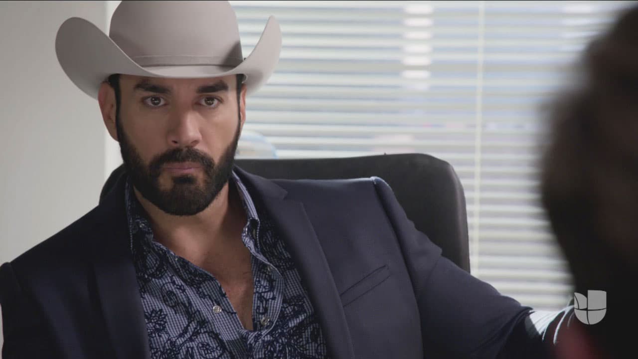 <b><a href="http://www.univision.com/novelas/la-doble-vida-de-estela-carrillo/david-zepeda-es-ryan-cabrera-en-la-doble-vida-de-estela-carrillo">Ryan</a></b> utiliza tonalidades oscuras que le dan un toque de elegancia.